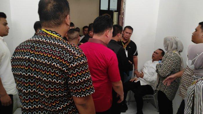 Sidang Suap Bupati Labuhanbatu Nonaktif, Pingsan, Erik Ritonga Dilarikan ke Rumah Sakit