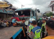 Truk Tangki Biang Tabrakan Beruntun, Pemotor Patah Tulang