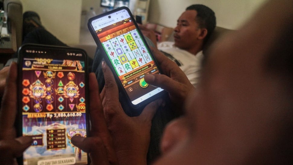 Letda R Pakai Uang Satuan Rp876 Juta untuk Main Judi Online