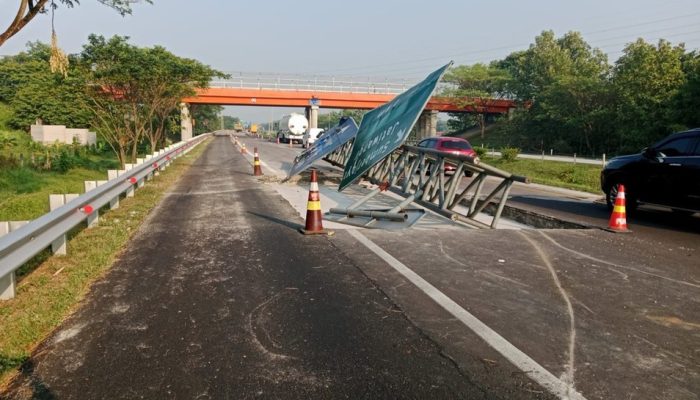 Bus Rombongan Rektor Unpam Kecelakaan di Tol Cipali, 1 Meninggal