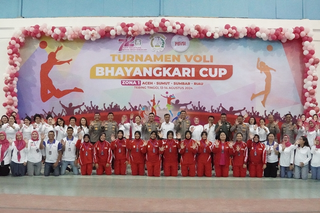 Penjabat Wali Kota Tebing Tinggi Hadiri Penutupan Turnamen Bola Voli Bhayangkari Cup 2024 Zona 1