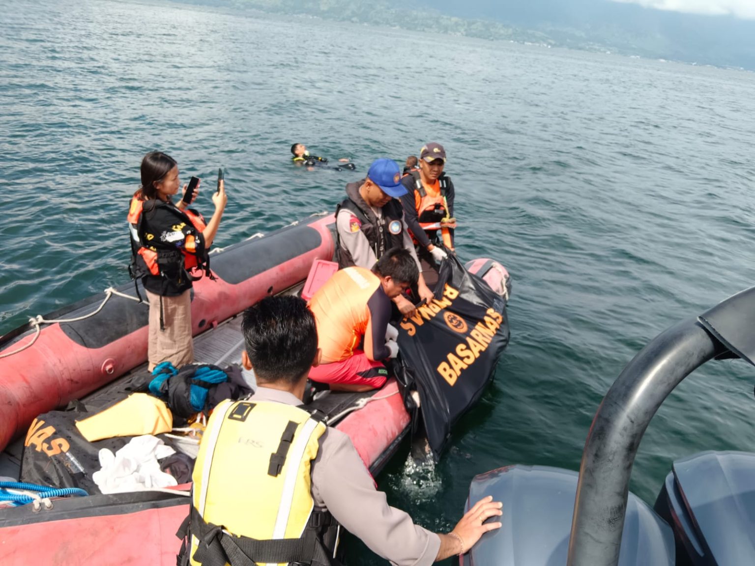 Wanita Depresi Bunuh Diri ke Danau Toba