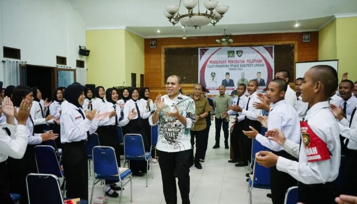 Pj. Bupati Langkat Faisal Hasrimy Beri Pembekalan kepada Calon Paskibra: “Totalitas dalam Setiap Tugas adalah Kunci Kesuksesan”