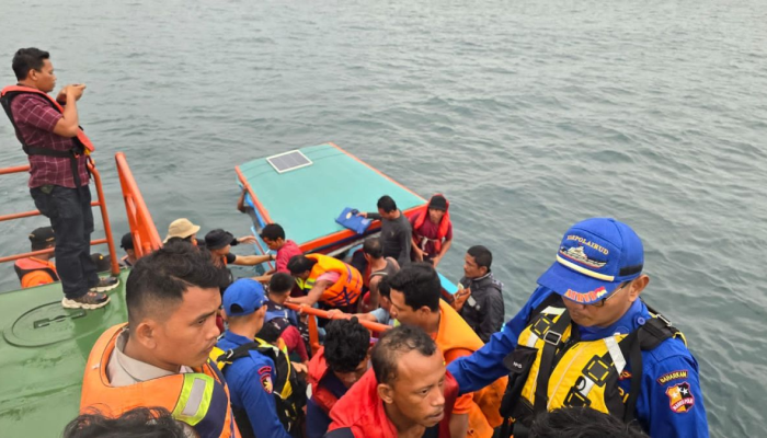Kapal KM Subur GT 43 Tenggelam, 12 ABK Selamat