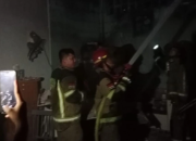 Rumah Terbakar, Kie Keng Hung Tewas, Putranya Luka Bakar