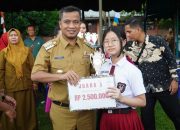 Pj. Walikota Tebing Tinggi Berikan Penghargaan Kepada 72 Siswa Berprestasi Pada Ajang OSN, O2SN, dan FLS2SN Tingkat Kota