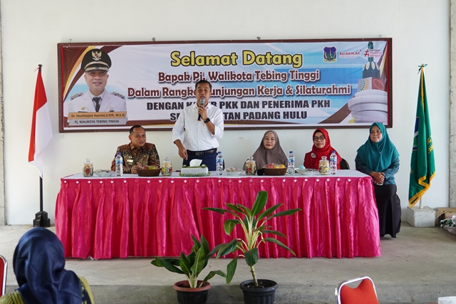 Pj. Wali Kota Tebing Tinggi Silaturahmi Dengan Kader PKK Dan Penerima PKH Di Kecamatan Padang Hulu