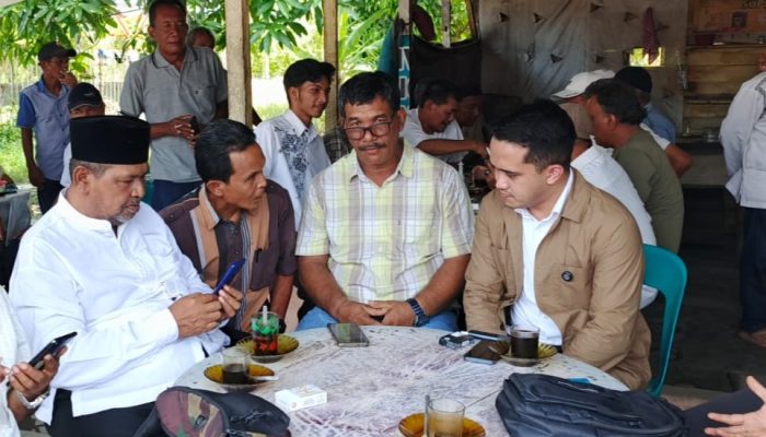 Adli Ngopi Bareng Warga Brandan di Tangsi, Sepakat Ingin Perubahan