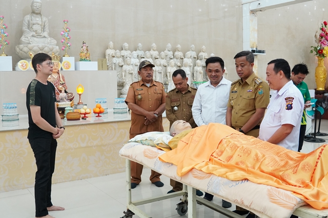 Toleransi Antar Umat Beragama, Pj. Wali Kota Tebing Tinggi Melayat Ke Rumah Duka Pelopor Pendiri Wihara Vidya Vajra Ganda