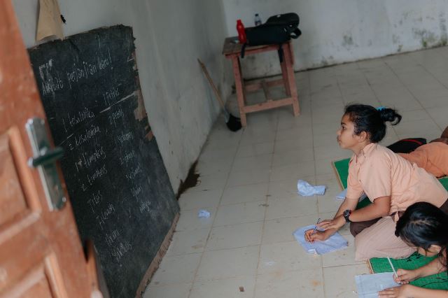 Potret Buram Dunia Pendidikan Kabupaten Langkat, Murid Belajar di Lantai Sekolah Tanpa Tiang Bendera