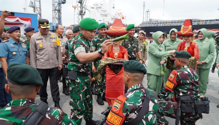 Pelepasan 450 Prajurit Yonif 100/PS ke Papua, Sekda Langkat Doakan Misi Ini Berjalan Sukses 