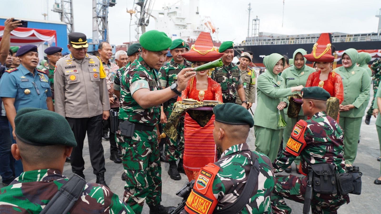 Pelepasan 450 Prajurit Yonif 100:PS ke Papua
