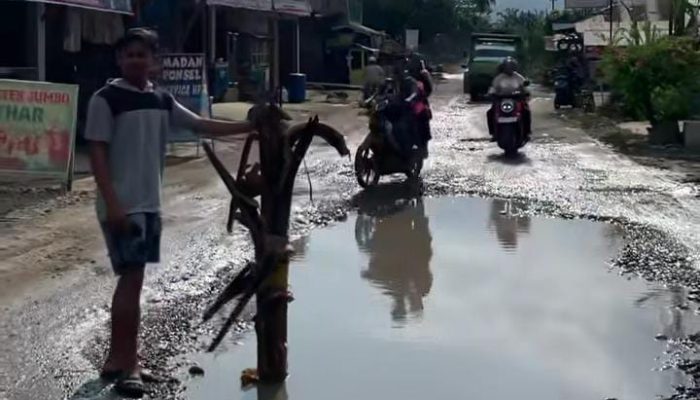 Jalan di Bahorok Langkat Mirip Kubangan Kerbau