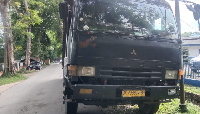 Tabrakan Truck Colt Diesel Vs Truck Tronton di Stabat, 1 Orang Tewas