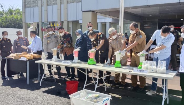 Kejari  Bersama Pemko Binjai Musnahkan Barang Bukti Tindak Pidana Umum 