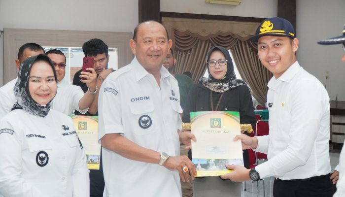 Serahkan SK CPNS, Bupati Langkat: Jangan Merasa Pintar 