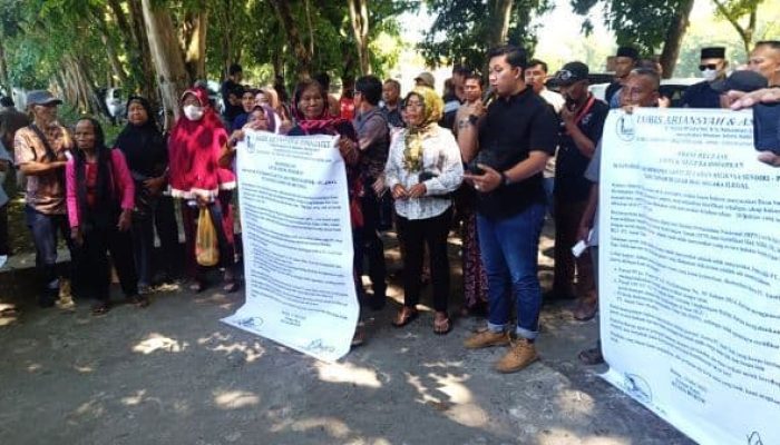 Warga Lakukan Demonstrasi di Depan Kantor DPRD Langkat Soal Tanah yang Dikuasai PT Amal Tani
