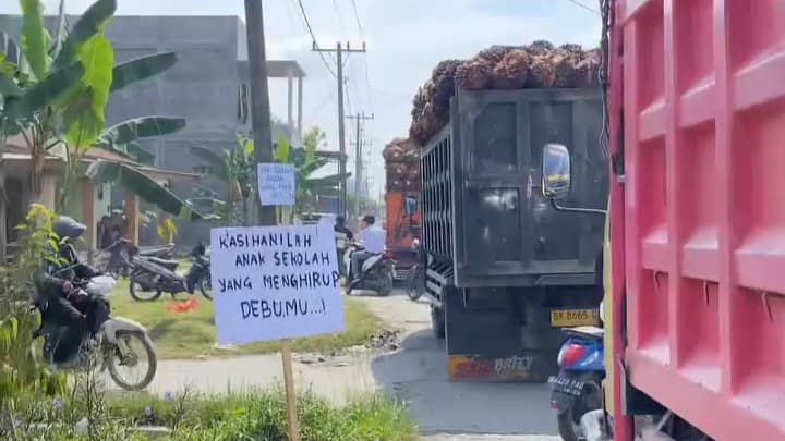 Jalan Gotong Royong Babalan Rusak Parah