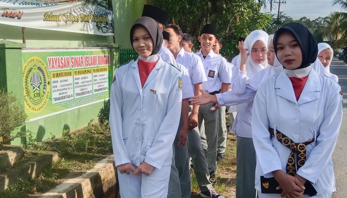 Peran Orang Tua dan Guru di Hari Pertama Masuk Sekolah