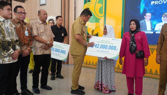 Bobby Nasution Serahkan Ribuan Kartu BPJS untuk Nelayan, Bupati Langkat Merasa Senang