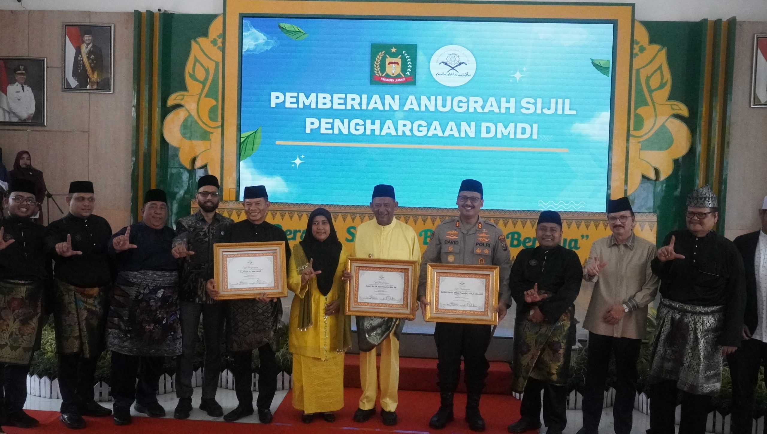 Dunia Melayu Dunia Islam Beritakan Penghargaan Tokoh Inspiratif Kapolres Langka