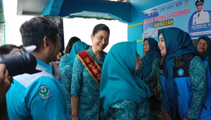 Kahiyang Ayu Datang ke Posyandu Desa Teluk Bakung