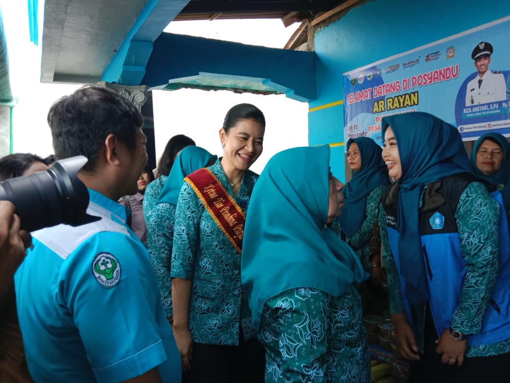 Kahiyang Ayu Datang ke Posyandu Desa Teluk Bakung
