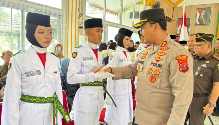 Kapolres Langkat Berikan Pesan kepada Paskibra HUT Kemerdekaan RI ke-80