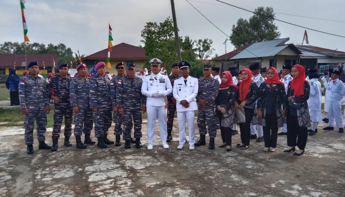 TNI AL dan Pemdes Kwala Gebang Bersinergi, Upacara HUT RI di Pesisir Pantai Meriah