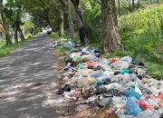 Tumpukan Sampah Bikin Rusak Pemandangan dań Bau Tak Sedap di Jalan Menuju GOR Stabat
