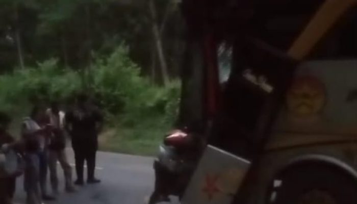 Bus Bintang Utara Bertabrakan dengan Truk di Perbatasan Sumut-Riau, Penumpang Terlantar