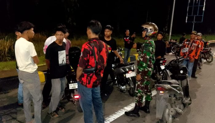 Kolaborasi TNI dengan FKPPI dan PP Lakukan Patroli, Sampaikan Pesan Kamtibmas