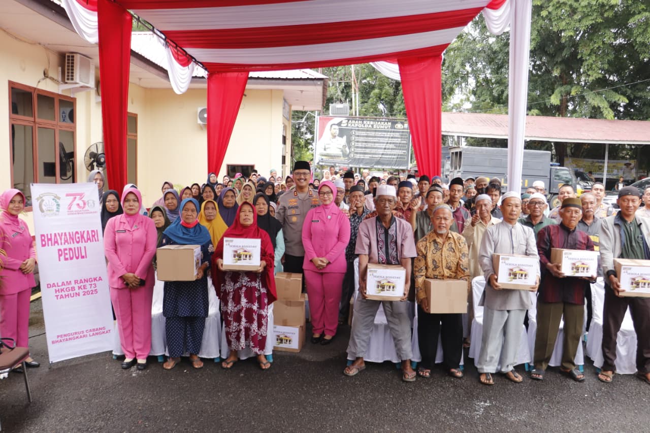 Kapolres Langkat Bareng Ketua Bhayangkari