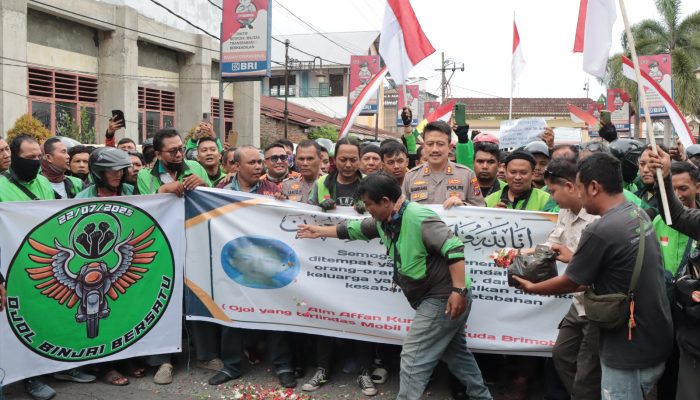Usai Konvoi atas Kematian Affan, Ojek Online di Binjai Tabur Bunga, Pulangnya dapat Beras
