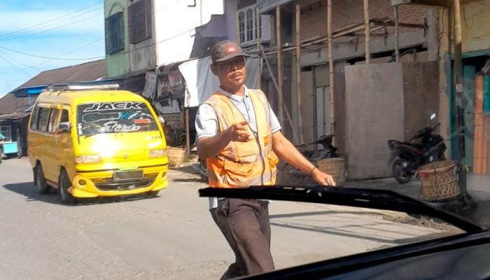 Wisatawan Rombongan Angkot Dipungli Empat Kali Saat Menuju Pantai Biru