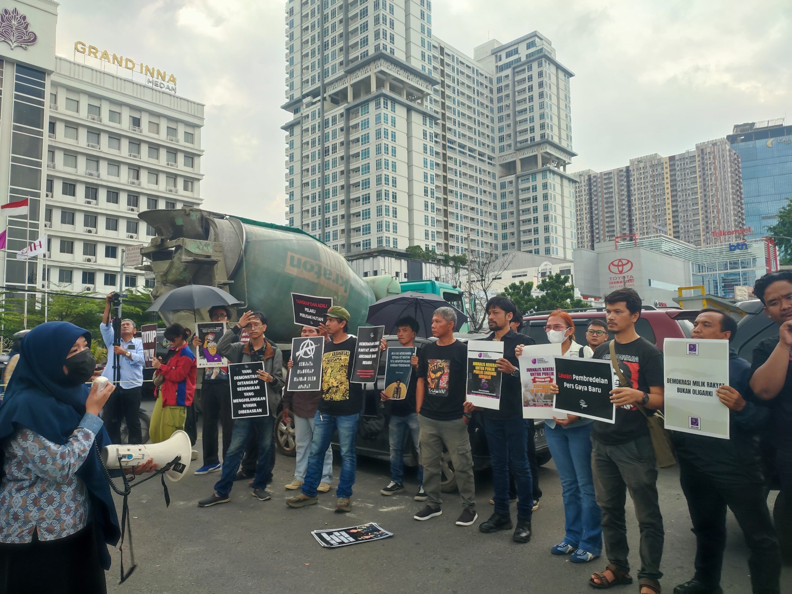  KKJ Sumut dan Aksi Kamisan Medan Kritik Menteri Pertanian yang Gugat Tempo Rp 200 Miliar