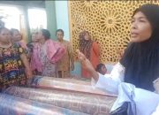 Emak-Emak Pengungsi di Tanjung Pura Ricuh saat Pembagian Tikar