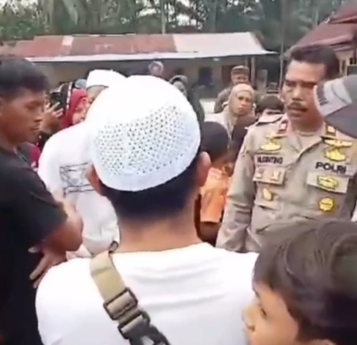 Warga Desa Perkubuan Geruduk Polsek Tanjung Pura, Desak Polisi Tangkap Bandar Narkoba