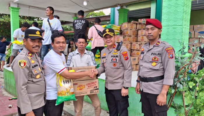 Kapolres Langkat Salurkan Bantuan Kapolri untuk Korban Banjir Tanjung Pura