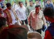 Kunjungi Pengungsi Banjir di Langkat, Presiden Prabowo: Semua Warga yang Alami Musibah akan Kita Bantu