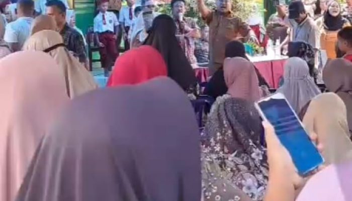 Orang Tua Siswa di Secanggang Ngamuk dengan Oknum LSM