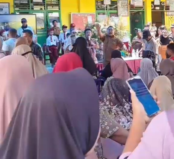 Orang Tua Siswa di Secanggang