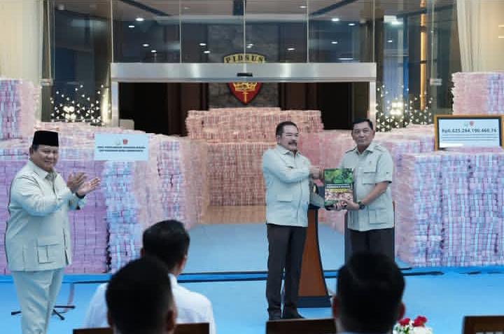Presiden Prabowo Saksikan Penyerahan Uang Kejahatan Hutan