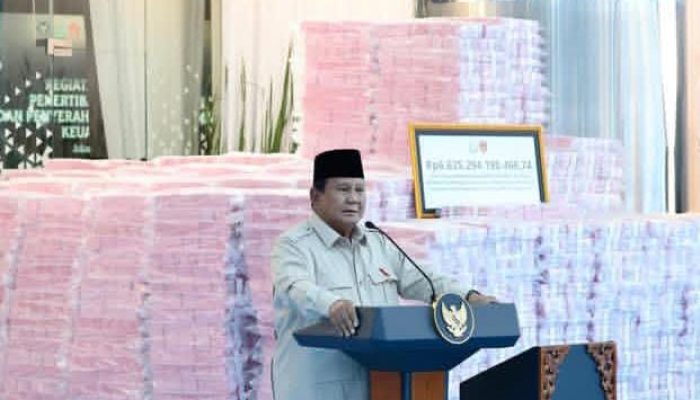 Presiden Prabowo Saksikan Penyerahan Uang  Kejahatan Hutan Rp6,6, Triliun