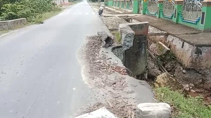 Jembatan Depan Masjid Al Ilham Gohor Lama Rusak
