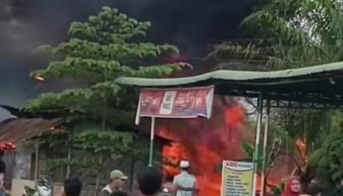 Akibat Penuangan BBM, Satu Warung di Air Hitam Gebang Hangus Terbakar