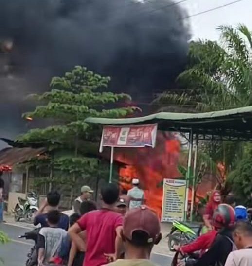 Warung di air Hitam Gebang Hangus Terbakar