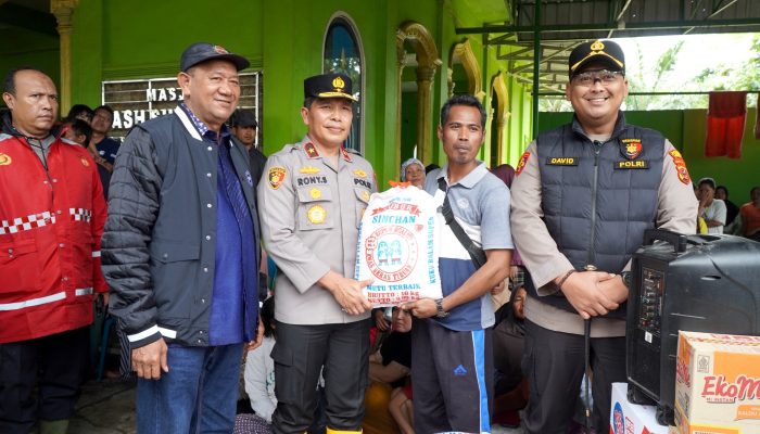 Bupati Langkat Hadir saat Kapolda Sumut Datang Temui Warga yang Terdampak Banjir