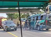 Bus Mini Kecelakaan di Brandan Barat, Lalu Lintas Macet Panjang