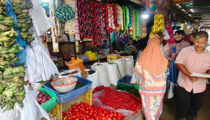 Dampak Bencana di November, Ekonom: Sembako Relatif Stabil, Cabai Merah dan Daging Berpeluang Naik